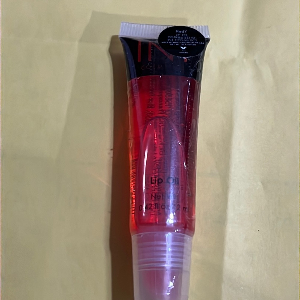 Int cosmetics lip oil nwt